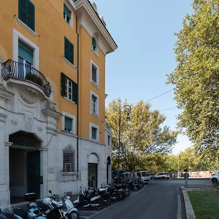 Guesthost - Dell'emporio *