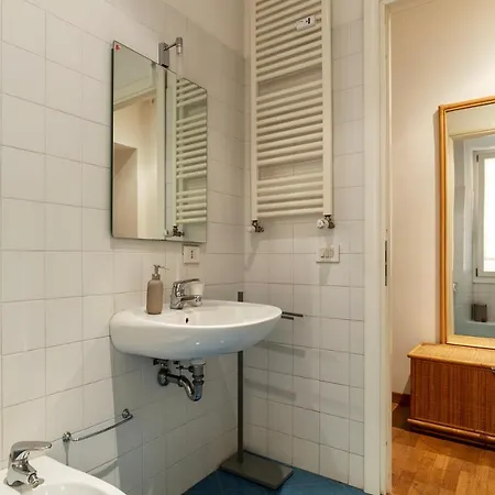 Guesthost - Dell'emporio * Rom