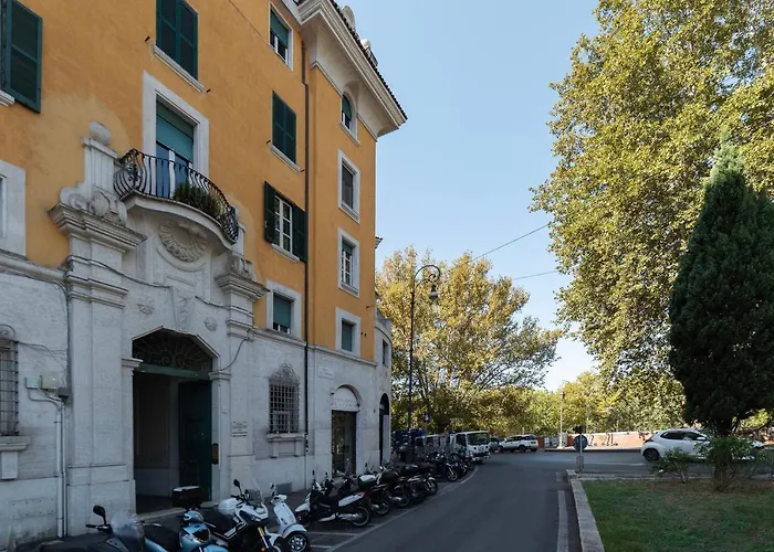 Guesthost - Dell'emporio *